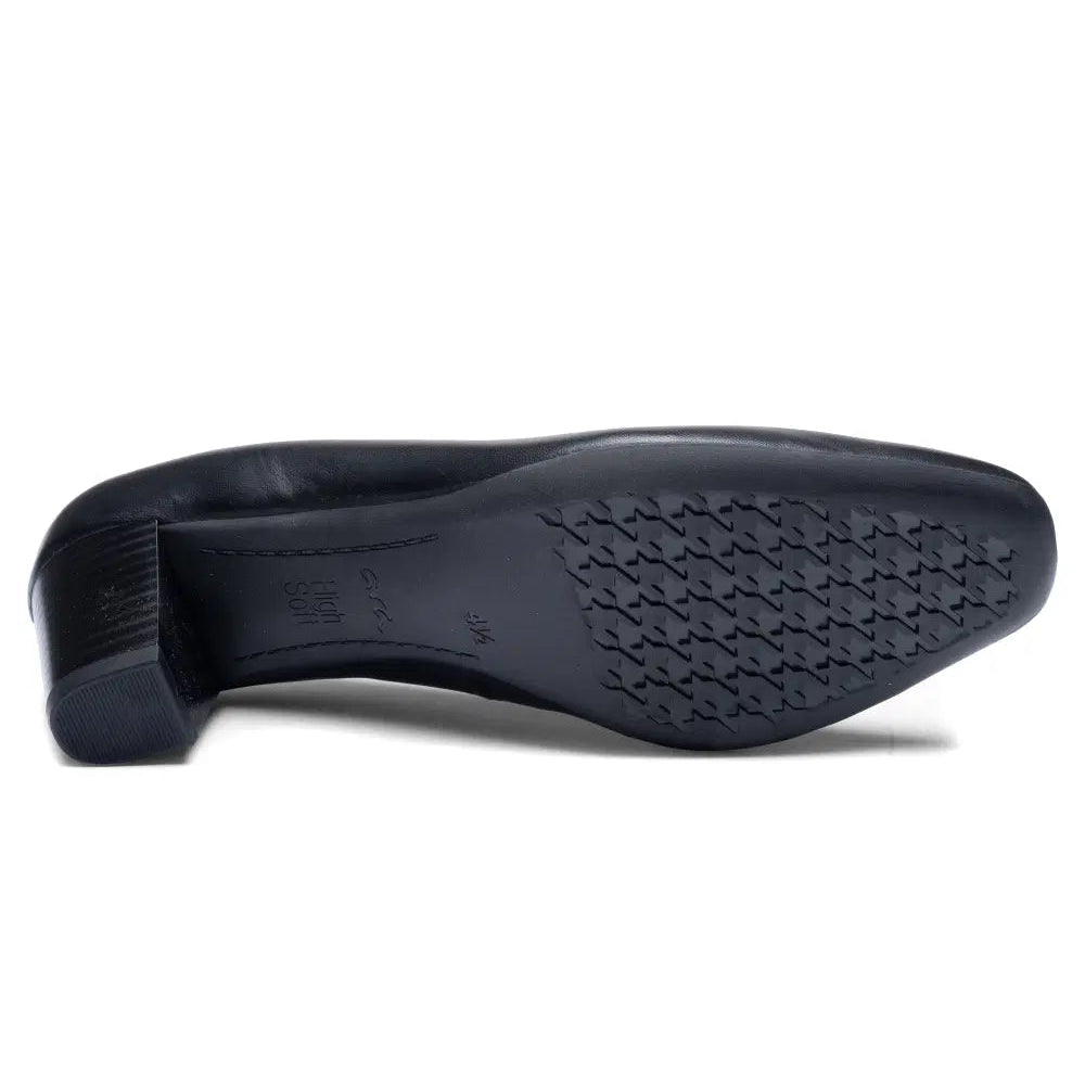 Ara Verona court shoe outsole with patterned forefoot tread