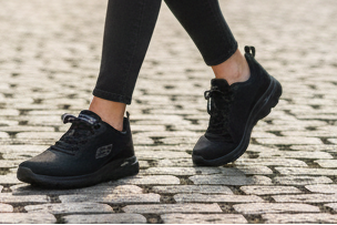 Skechers Arch Fit Summits Daily Flow – Black – 150754 BBK