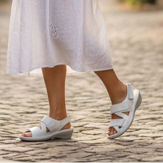 Suave Hannah – White